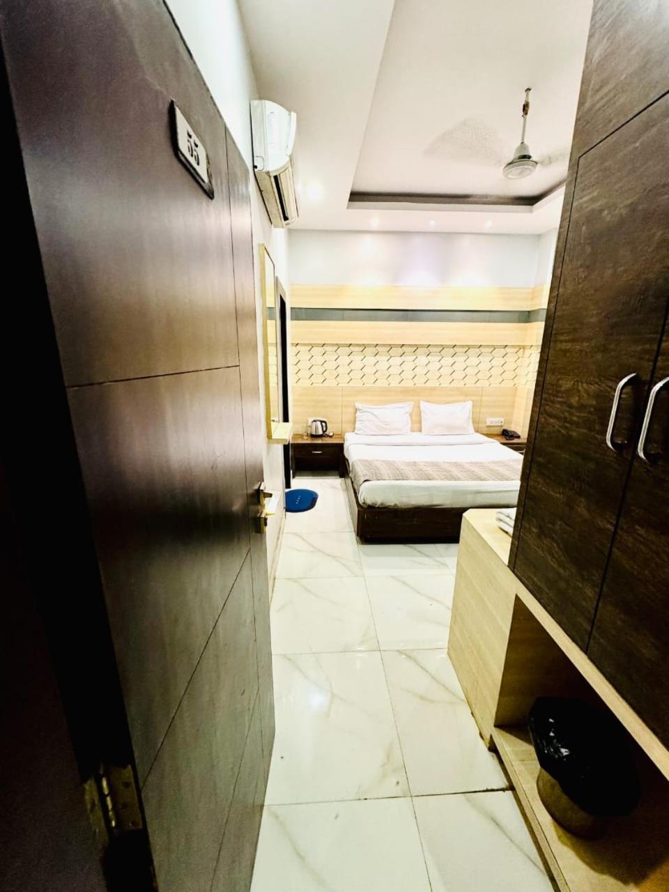 Hotel Megha Inn Lucknow Buitenkant foto