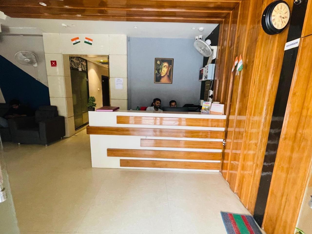 Hotel Megha Inn Lucknow Buitenkant foto