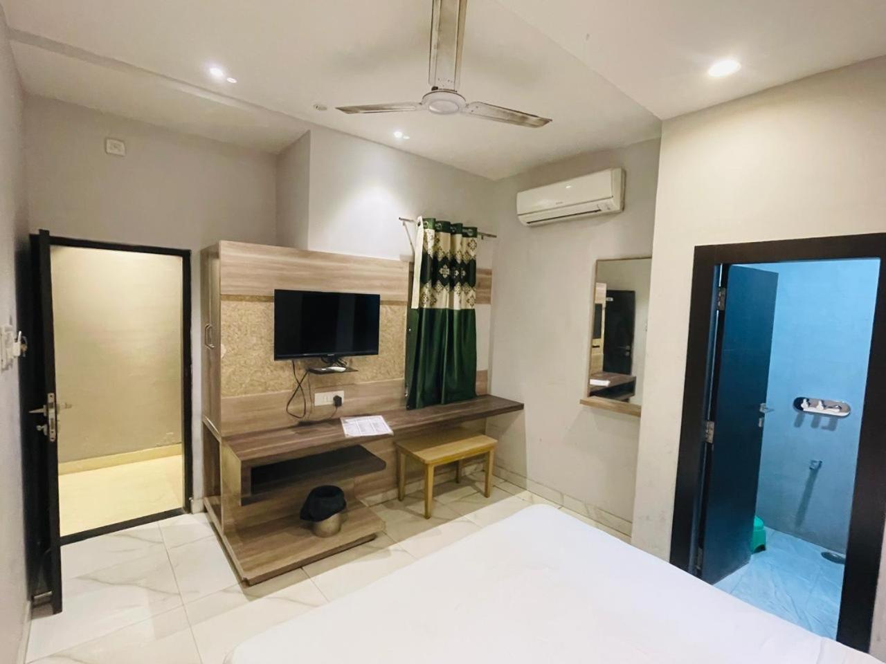 Hotel Megha Inn Lucknow Buitenkant foto