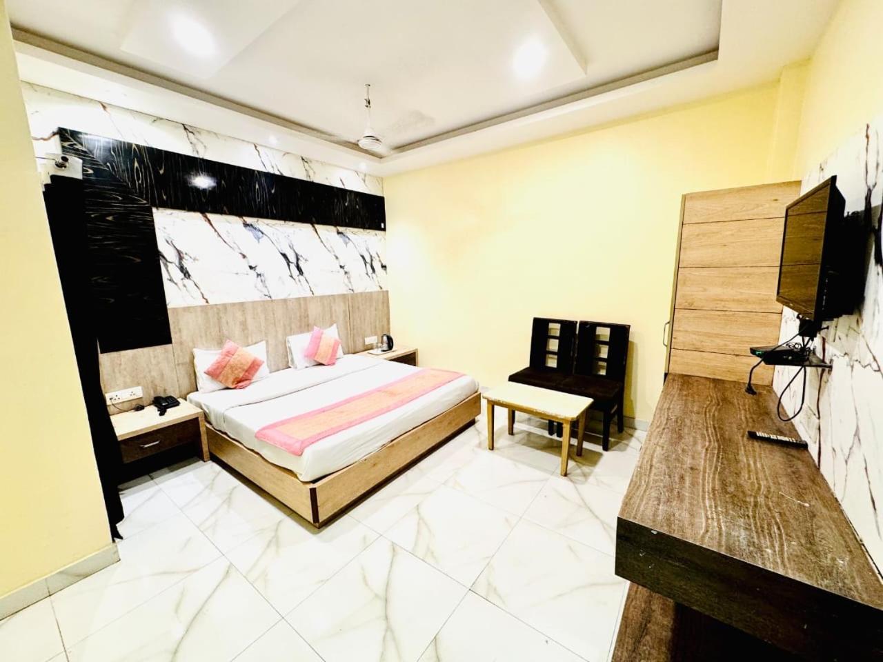 Hotel Megha Inn Lucknow Buitenkant foto