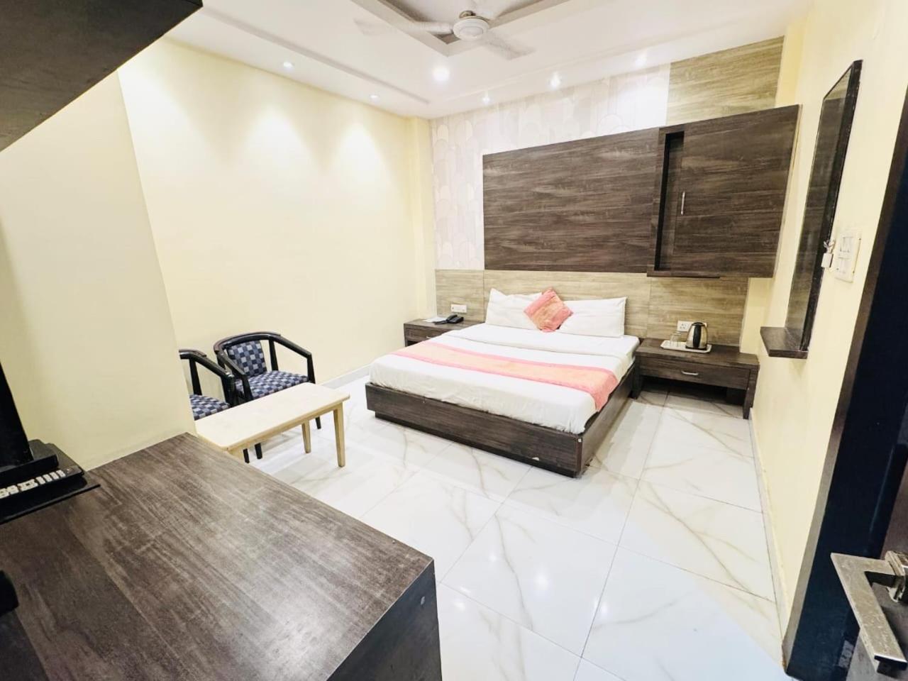 Hotel Megha Inn Lucknow Buitenkant foto
